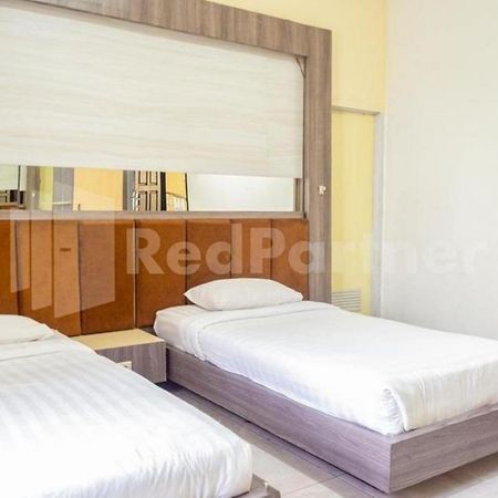My Hommy Homestay Mitra Reddoorz Сурабая Экстерьер фото