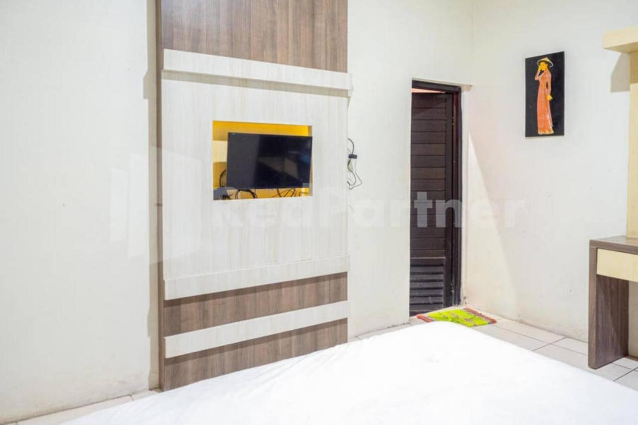 My Hommy Homestay Mitra Reddoorz Сурабая Экстерьер фото